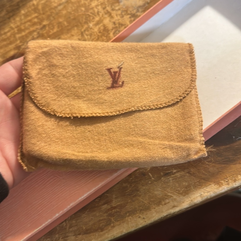 LV box and wallet bag - Picture 2 of 3